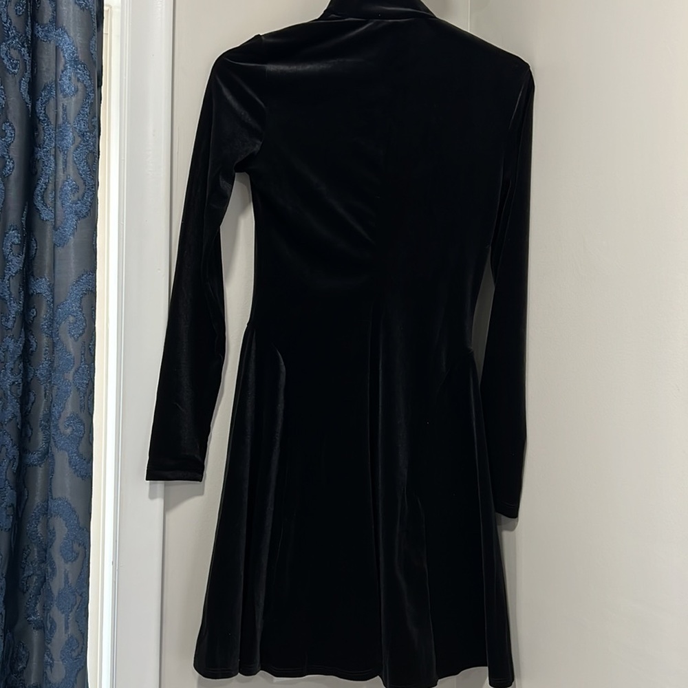 Susana Monaco LONG SLEEVE MOCK NECK STRETCH VELVET MINIDRESS IN BLACK - Picture 7 of 9